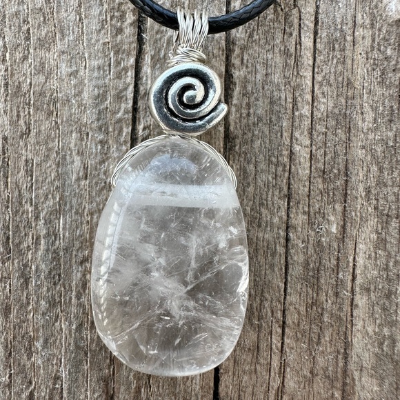 Clear Quartz Necklace for Awakening and Opening the Crown Chakra - Picture 9 of 9